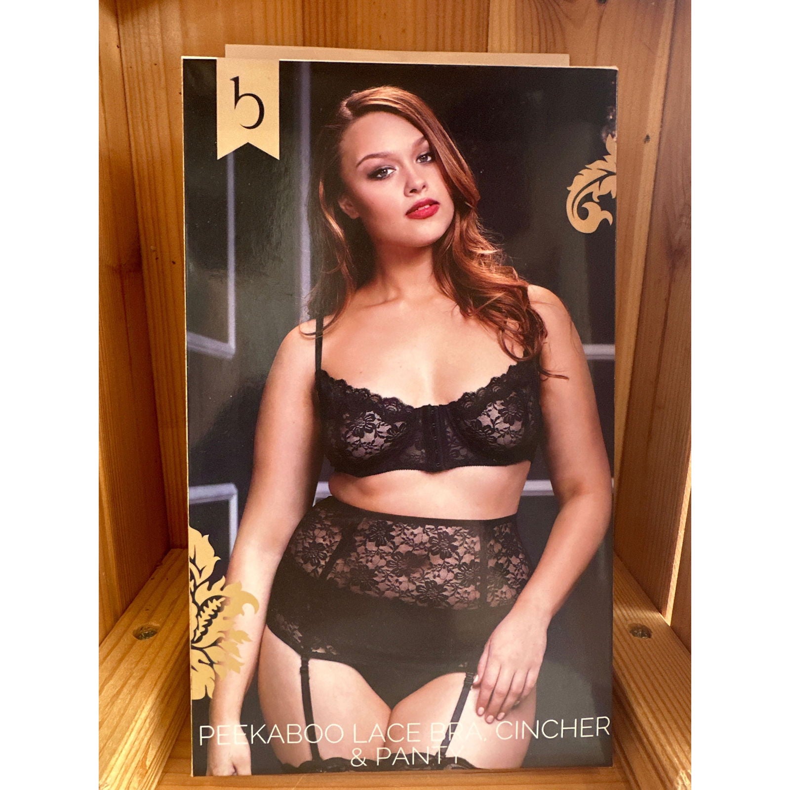 Zwart setje met top, jarretel en string | So Loving | Alkmaar